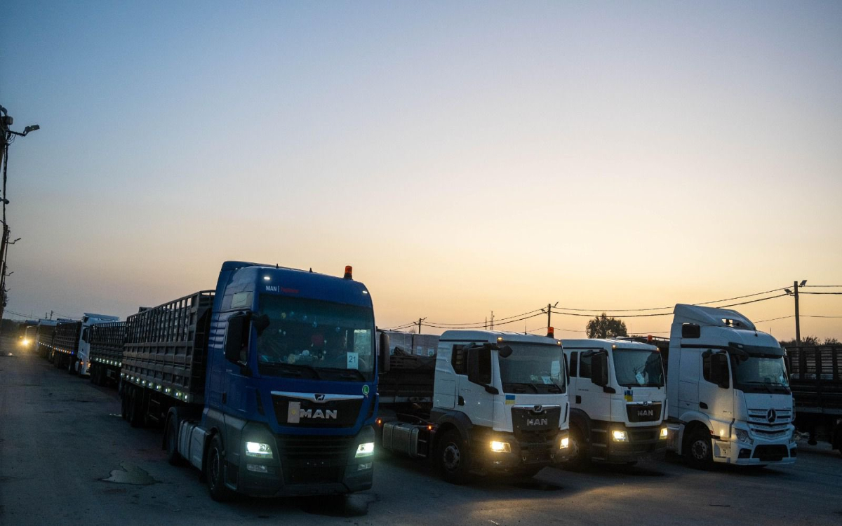 Permite Israel ingreso de 50 camiones con ayuda a la Franja de Gaza