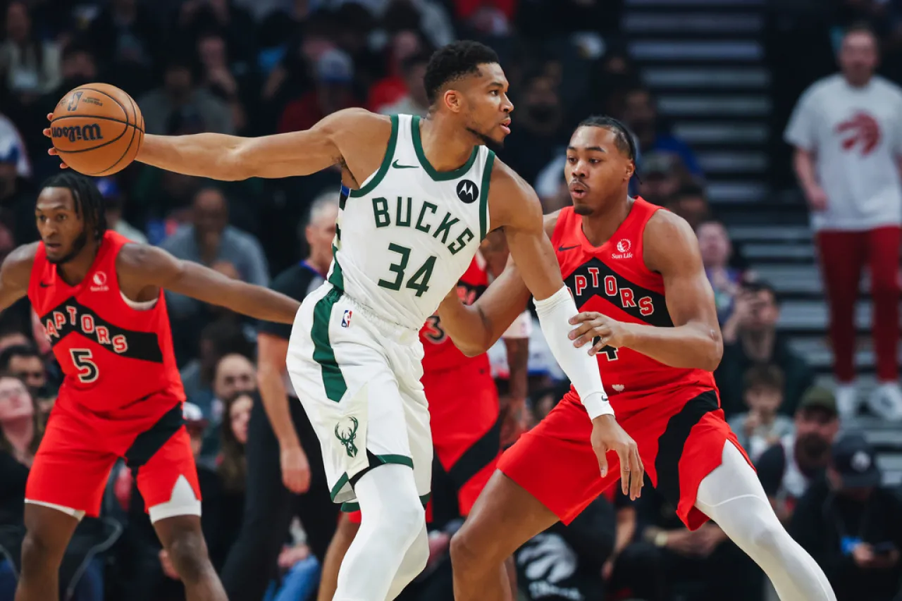 Bucks: Niega Milwaukee discuta su futuro en el equipo
